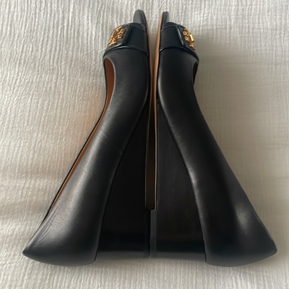 Like New! Tory Burch Black Kira Open Toe Wedge 9 - Picture 8 of 13